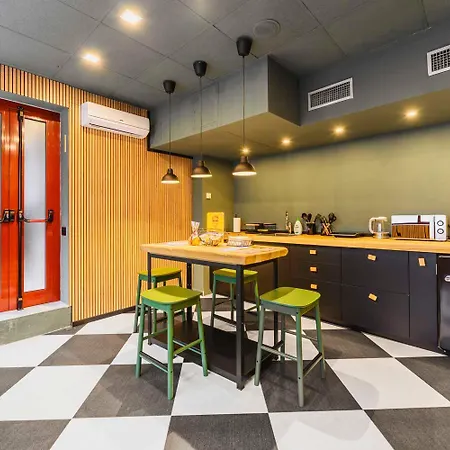 Arena Albaro House Апартаменты *